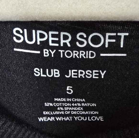 HAPPY Torrid Super Soft tshirt Size 5 - Picture 4 of 4